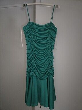🟢LE CHÂTEAU Emerald Green Dress